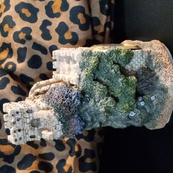 David Mitchel Bone Clock timepiece in sculpture Game of Thrones Art. - Picture 4 of 9